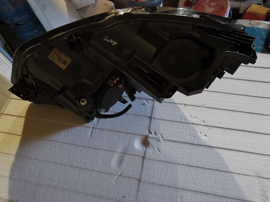 Ótica do lado direito Peugeot 3008