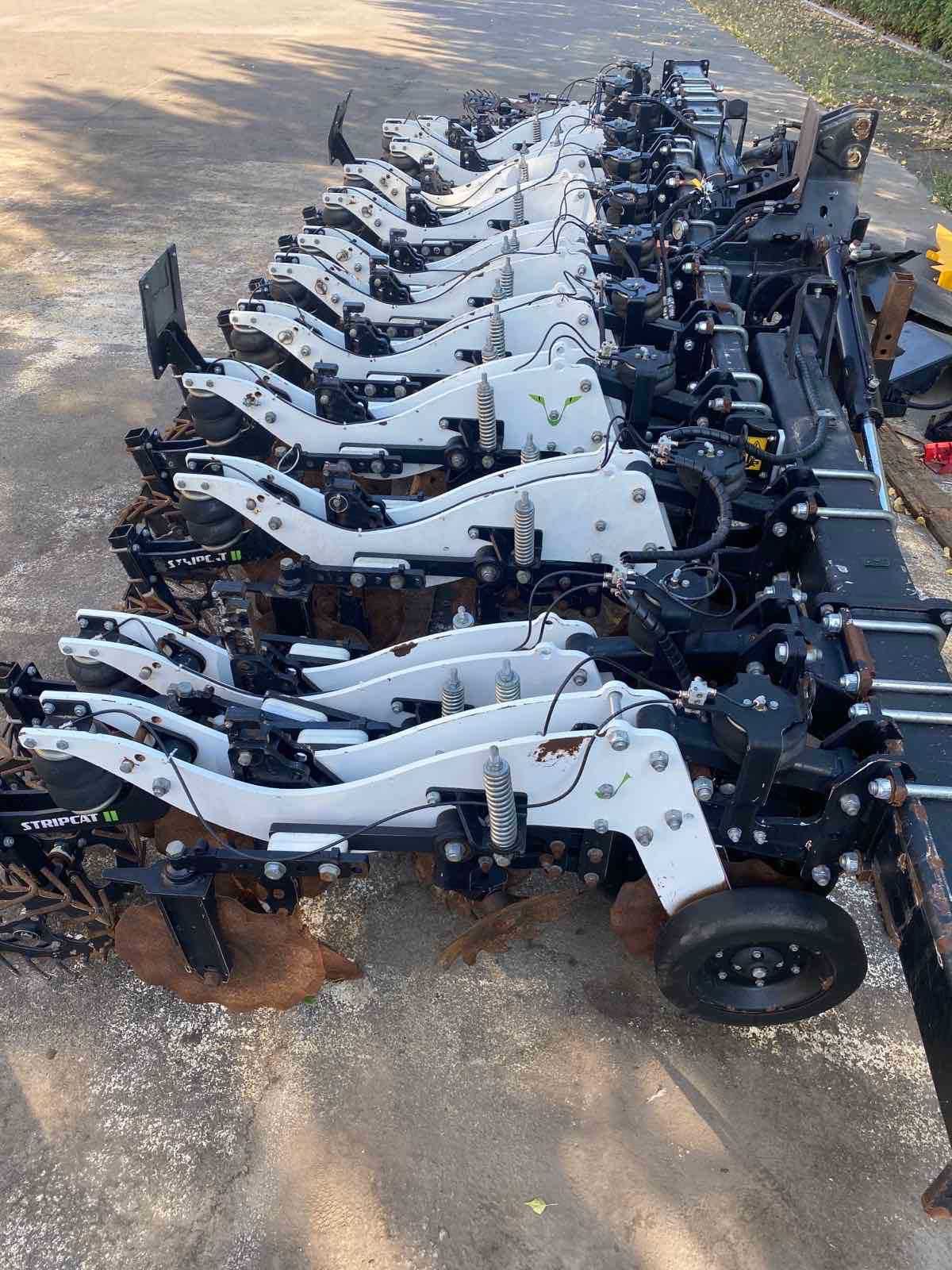 Культиватор грунтообробний комплекс STRIPCAT по технології Strip-
Till