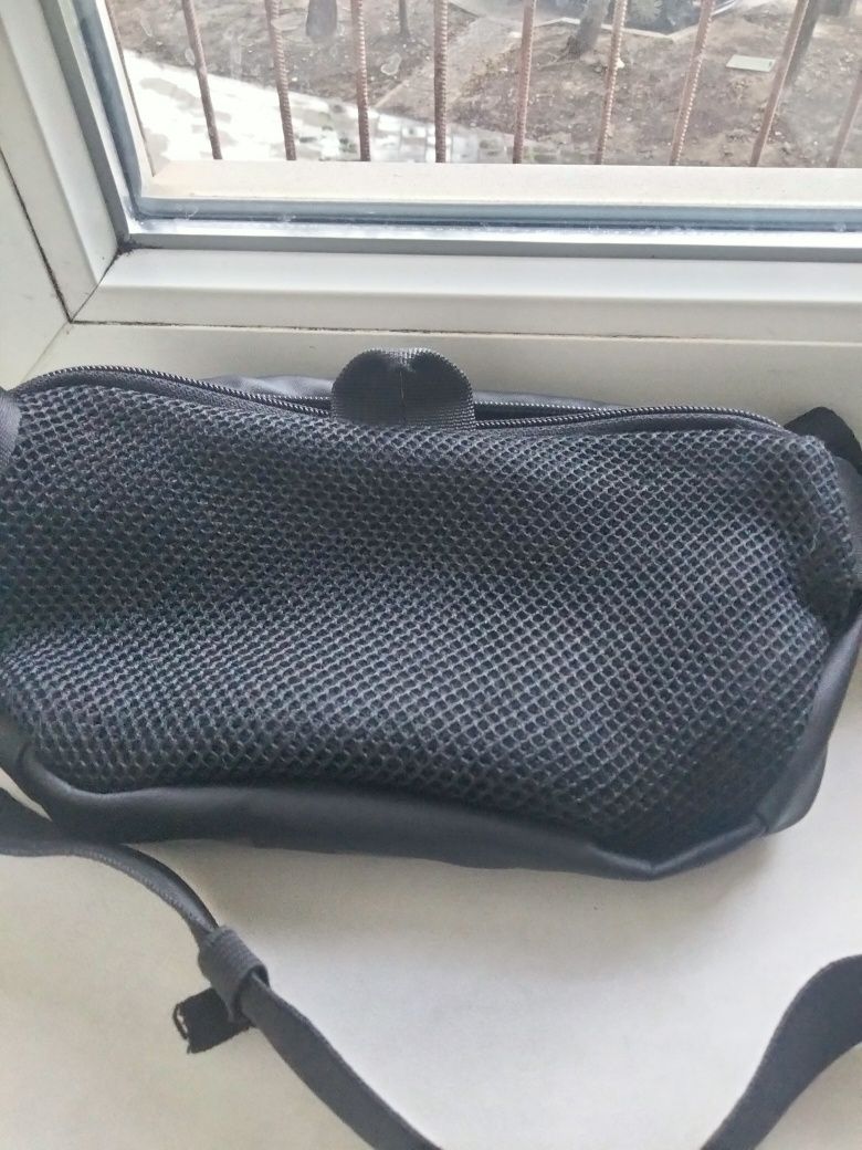 Сумка на поясе фирмы Adidas 22х15х5
