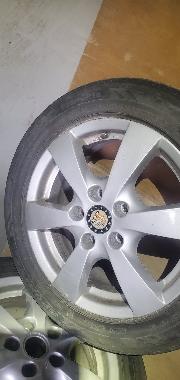 колеса в зборі  шини Triangle 205×55 R16