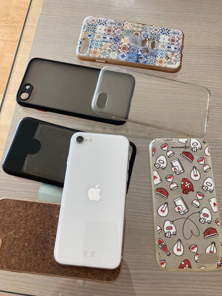Iphone Se 2020 branco carregador original e phones sem fio