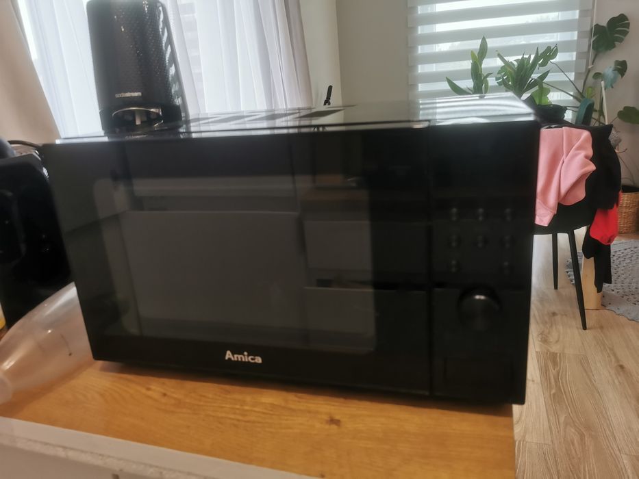 Nowoczesna mikrofalówka mikrofala  kuchenka mikrofalowa Amica