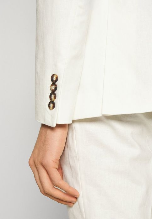 Garnitur biały z dodatkiem lnu Slim fit Isaac Dewhirst 42