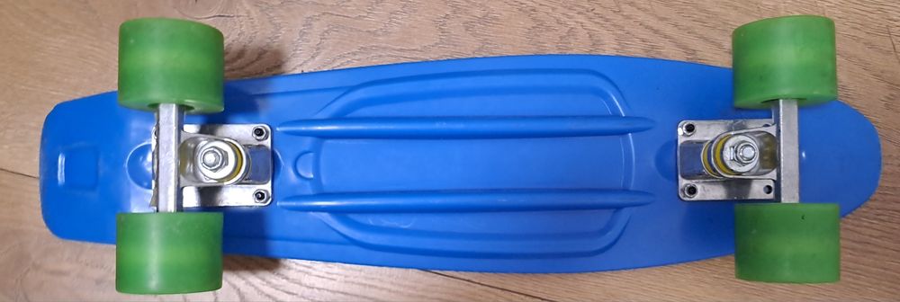 deskorolka typu fishboard.