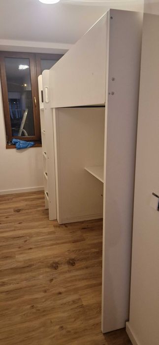 Łóżko piętrowe z biurkiem