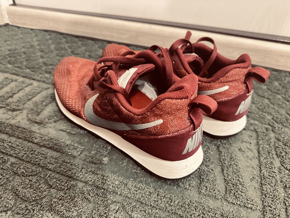 Nike MD Runner 2 43р. 27,5см