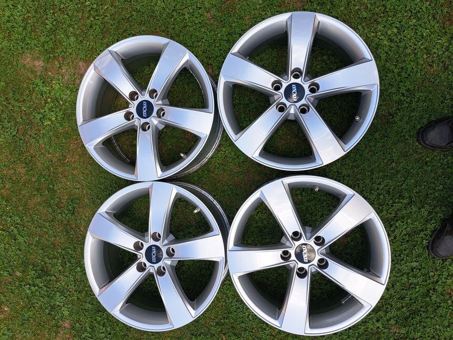 Felgi aluminiowe 5x114,3 7j 17cali et39 z czujnikami do Toyoty