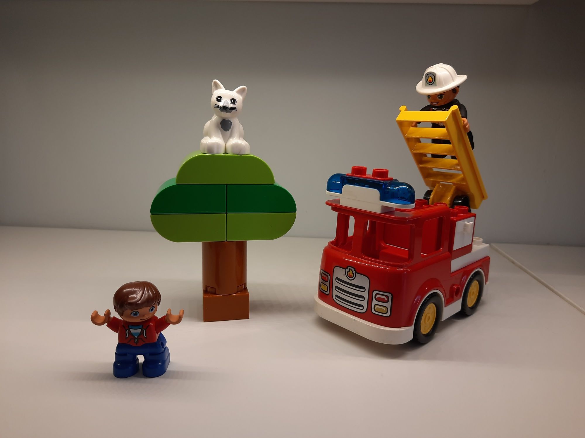 Sprzedam Klocki LEGO Duplo wóz strażacki 10901