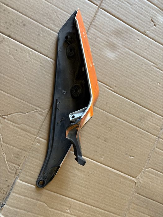 Plastiki  plastik lewy prawy zadupek tył ktm duke 125 lift 17-