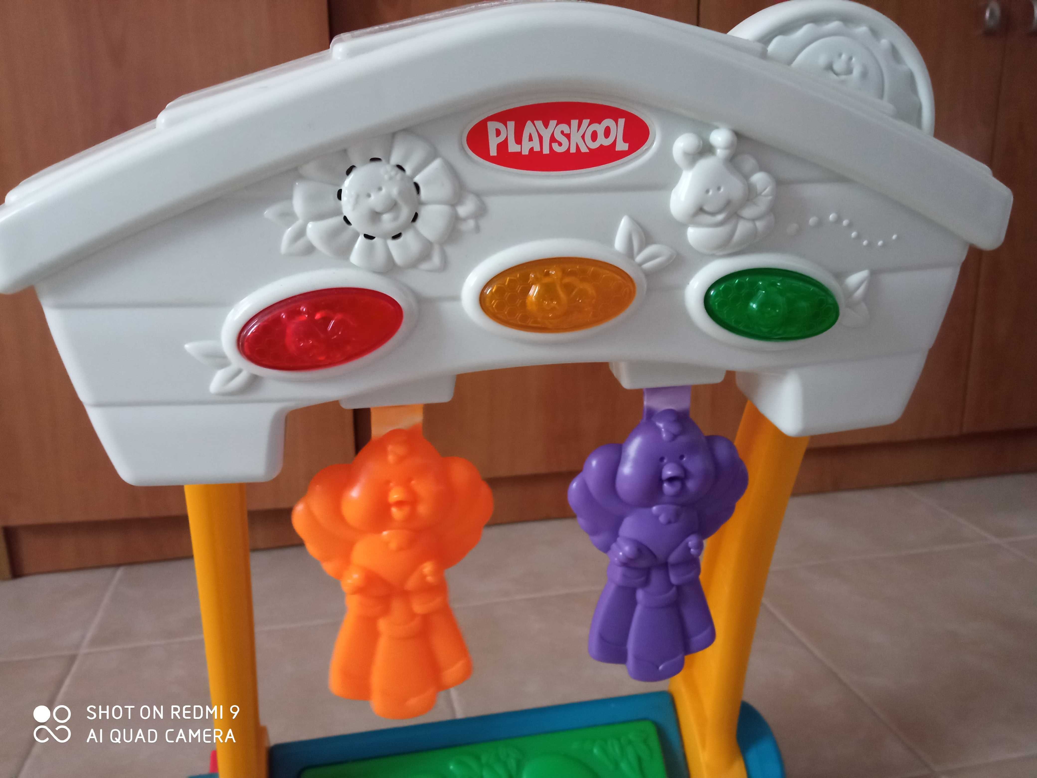 Brinquedo musical da Playskool, para brincar com os pés.