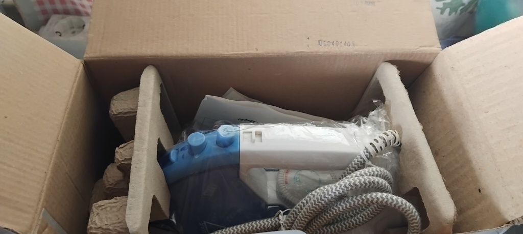 Ferro de engomar novo em caixa!