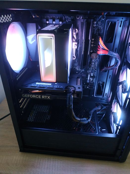 Komputer do gier Ryzen 5 5600/RTX 4060 8 GB GDDR6/32 GB RAM DDR4/M2