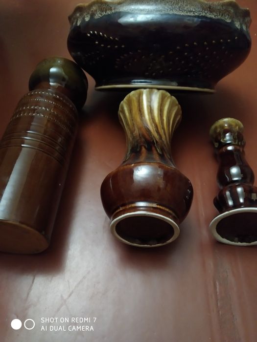 посуда разная..тарелки чашки...