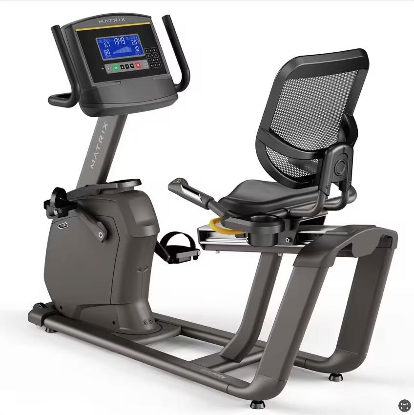 Bicicleta estática reclinada Matrix R30