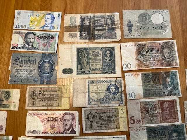 Różne stare banknoty.