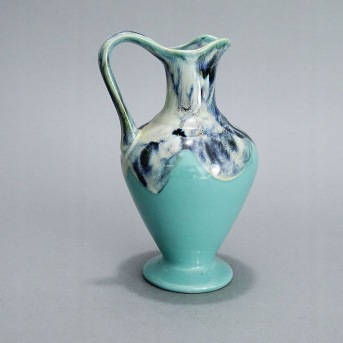 piekny ceramiczny dzbanek wazon