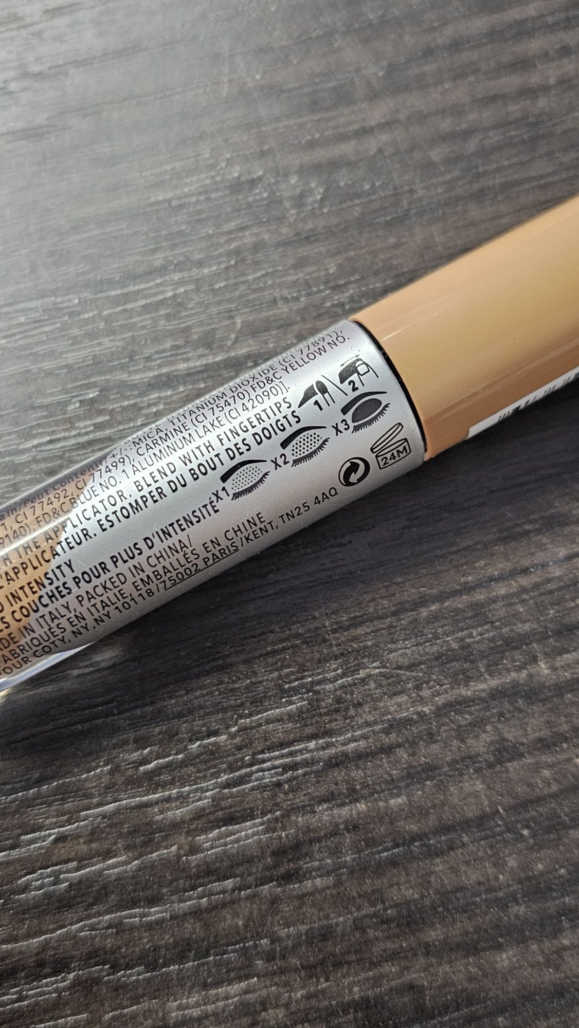 Rimmel - Wonder Cloud, 001 Honey Drop. Cień w płynie
