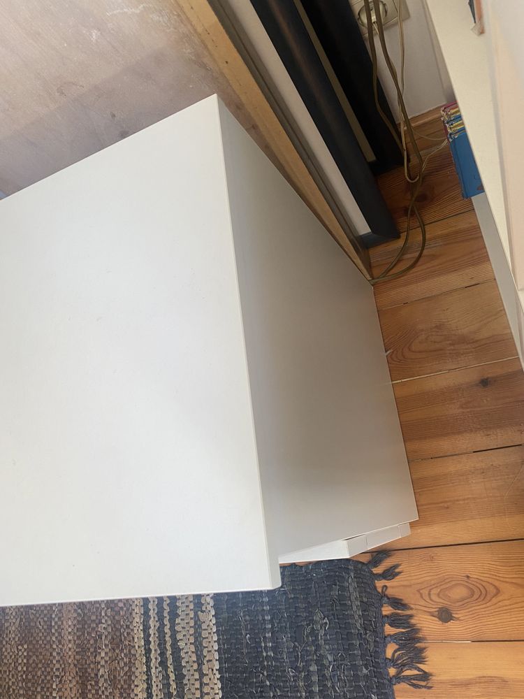 Mesa de cabeceira IKEA como nova