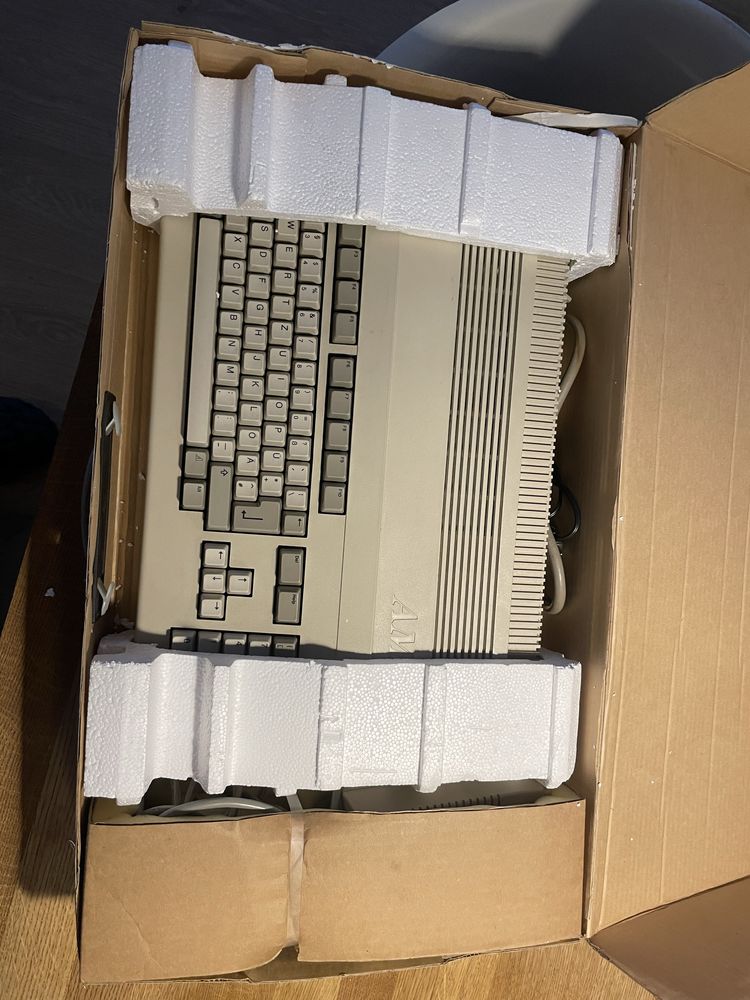 Amiga 500 z monitorem sprawna + 2 joystiki i prdały