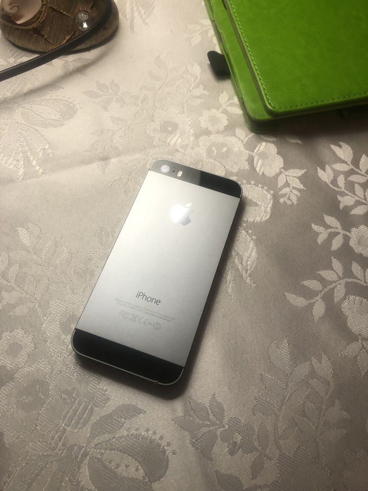 Продам айфон 5s