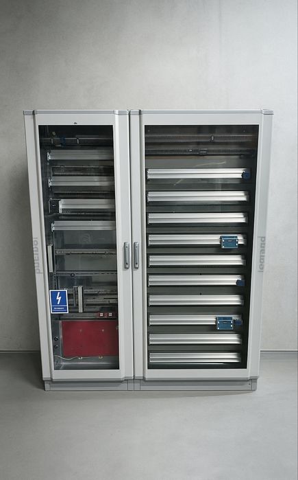 Rozdzielnica elektryczna duza