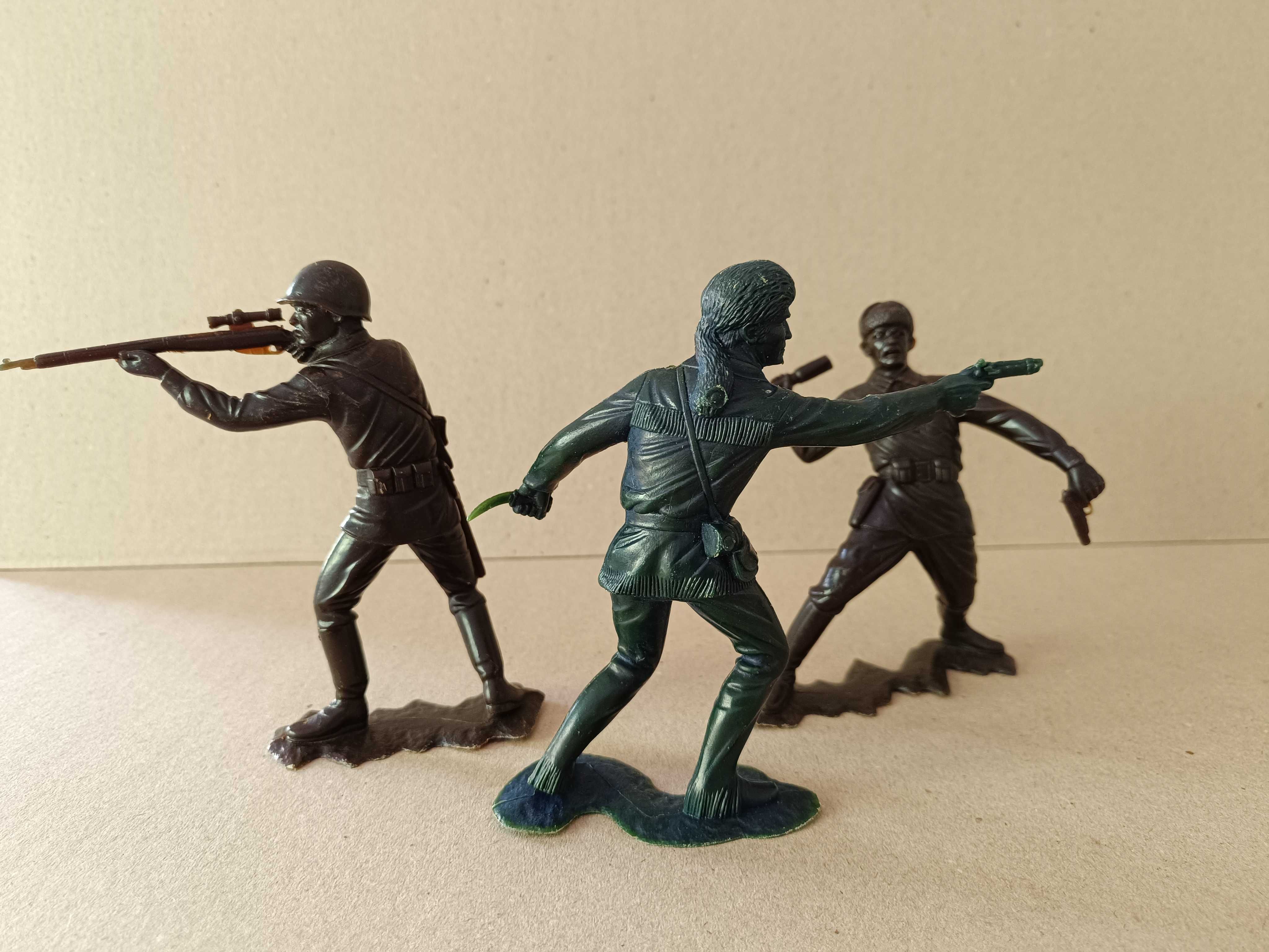 Советские солдатики ДЗИ темно зеленый игрушки ссср