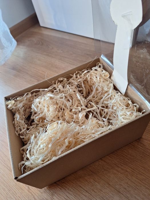 Kartonowe pudełeczka z wypełnieniem