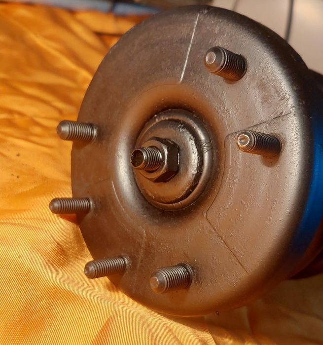 Продам стойки амортизато пружини   на Honda Accord 8