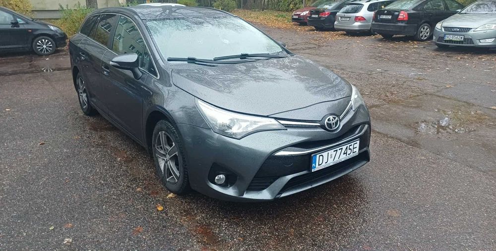 Toyota Avensis t27 1.8 benzyna 141 tys Polski Salon