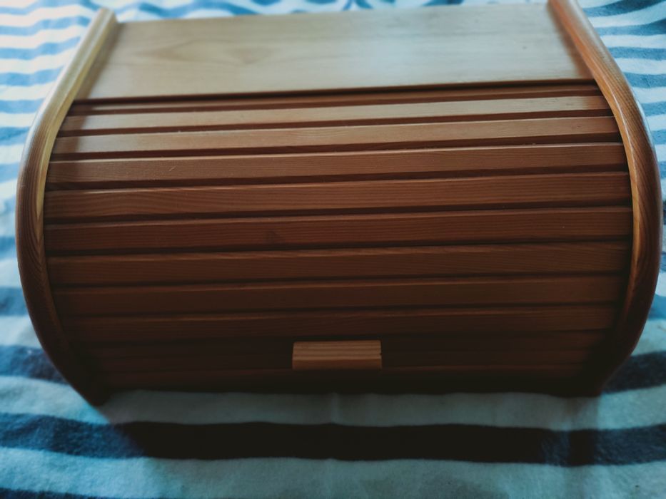 Drewniany otwierany chlebak