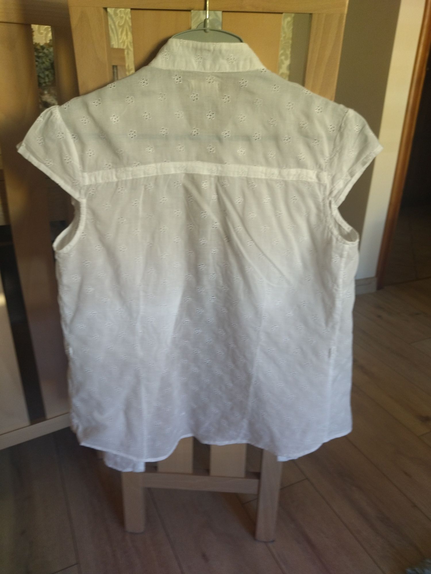 Biała haftowana bluzeczka H&M- idealna