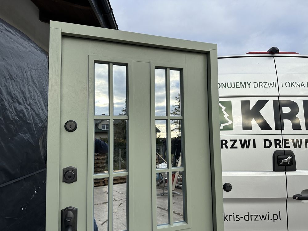 Drzwi zewnętrzne drewniane czyste PowietrzeAngielskie z Klamką SCHLAGE