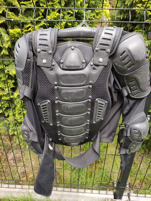 Ochraniacz, zbroja