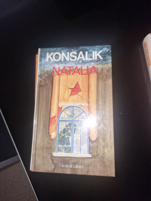 Livro romance capa rija