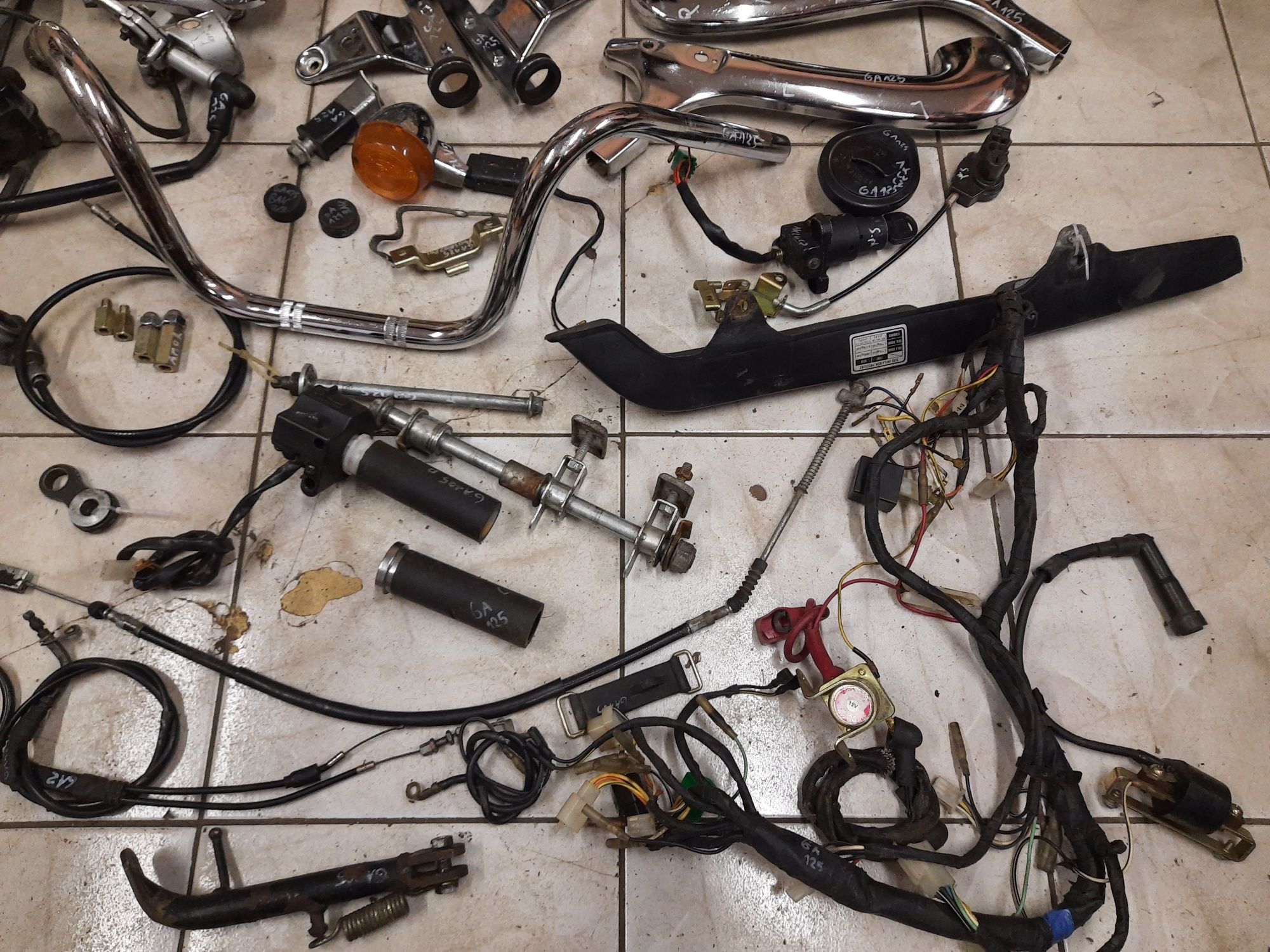 Hyosung GA 125 części cruise 1 koło oś lagi napęd licznik wiązka linki