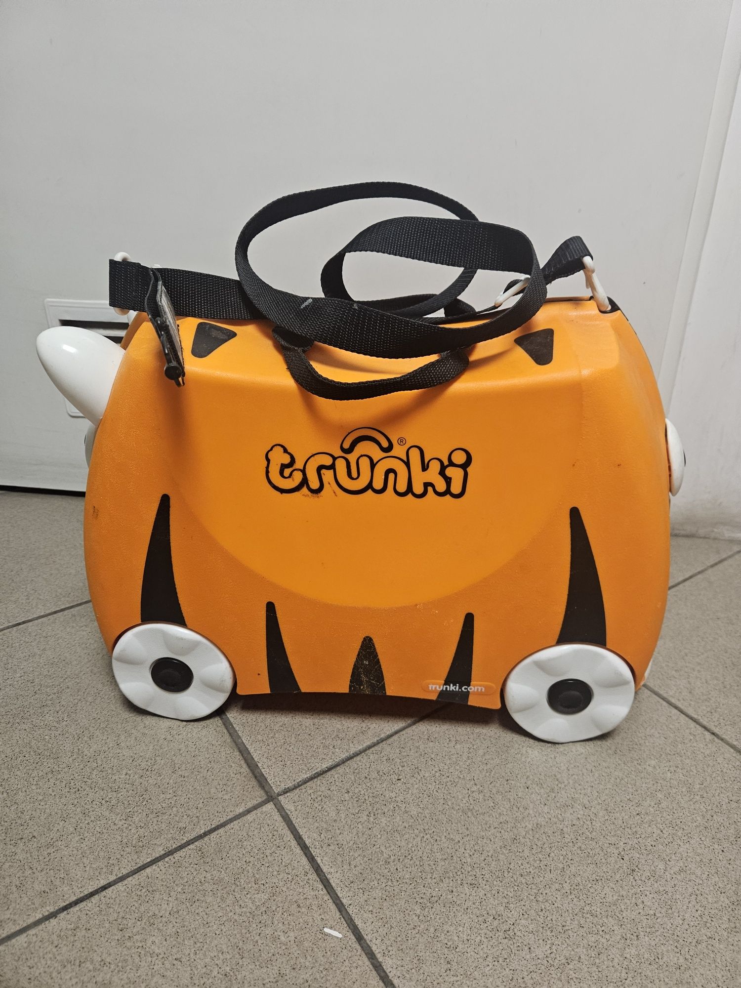 Jeżdżąca walizka jeździk Trunki