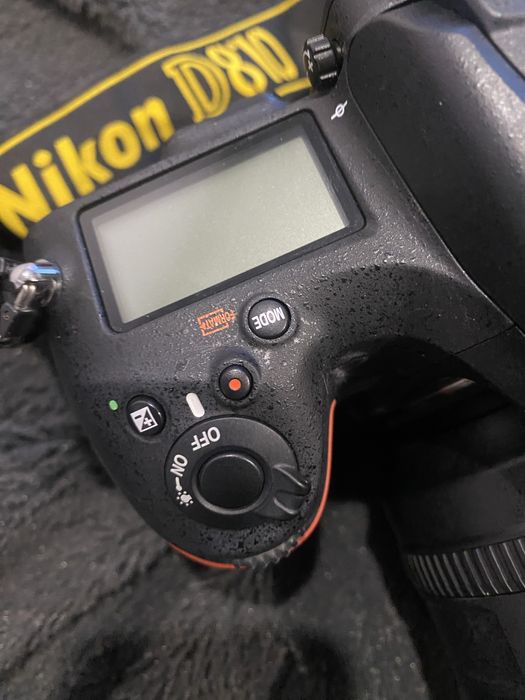 Lustrzanka Nikon D810 - body i obiektyw Nikon. Apart o malym przebiegu