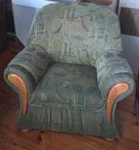 Sprzedam używany fotel z drewnianymi wstawkami
