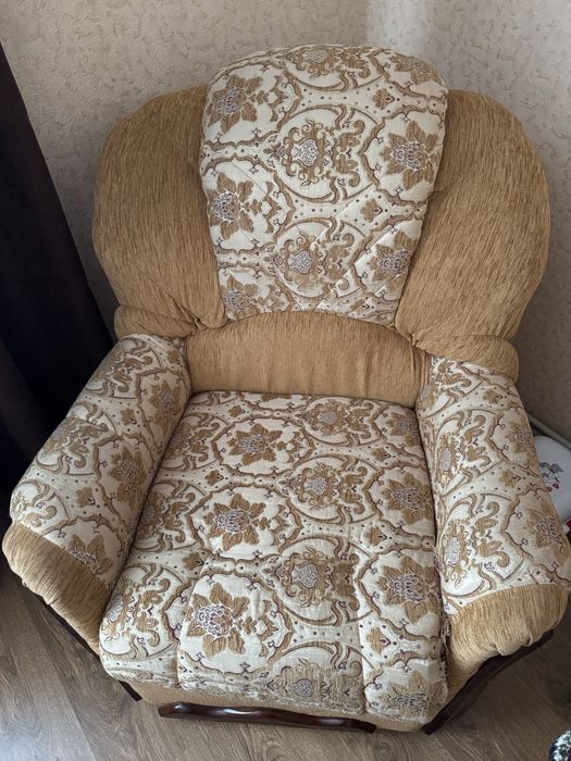 Продаю комплект: диван + 2 крісла