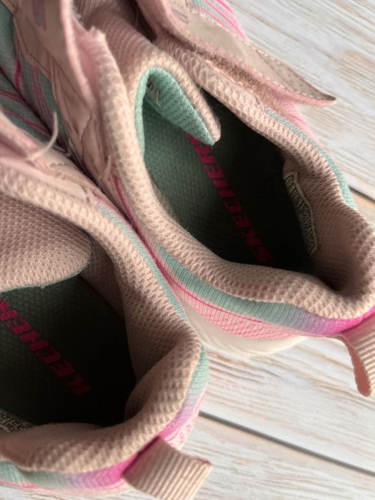 Кросівку на дівчинку Sketchers 32р