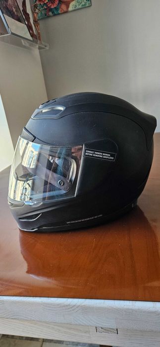 Мото шлем бу в отличном состоянии.(нового)