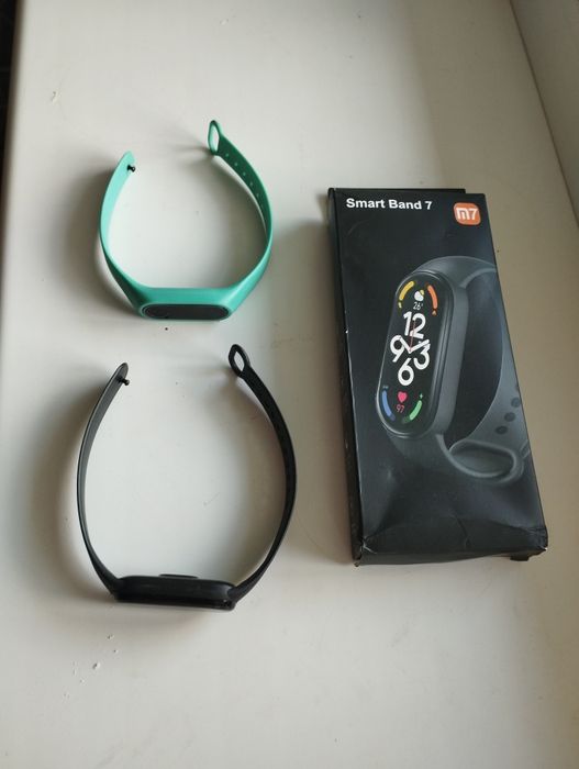 Продам фитнес браслет mi band 2 и ремешки mi band 5 черные