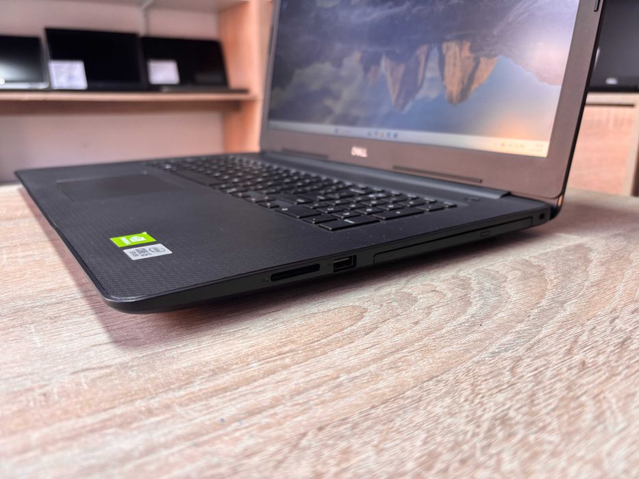 Laptop Dell Inspiron 3793 - i5-1035G1, 16GB ram, SSD, GeForce, 17,3"