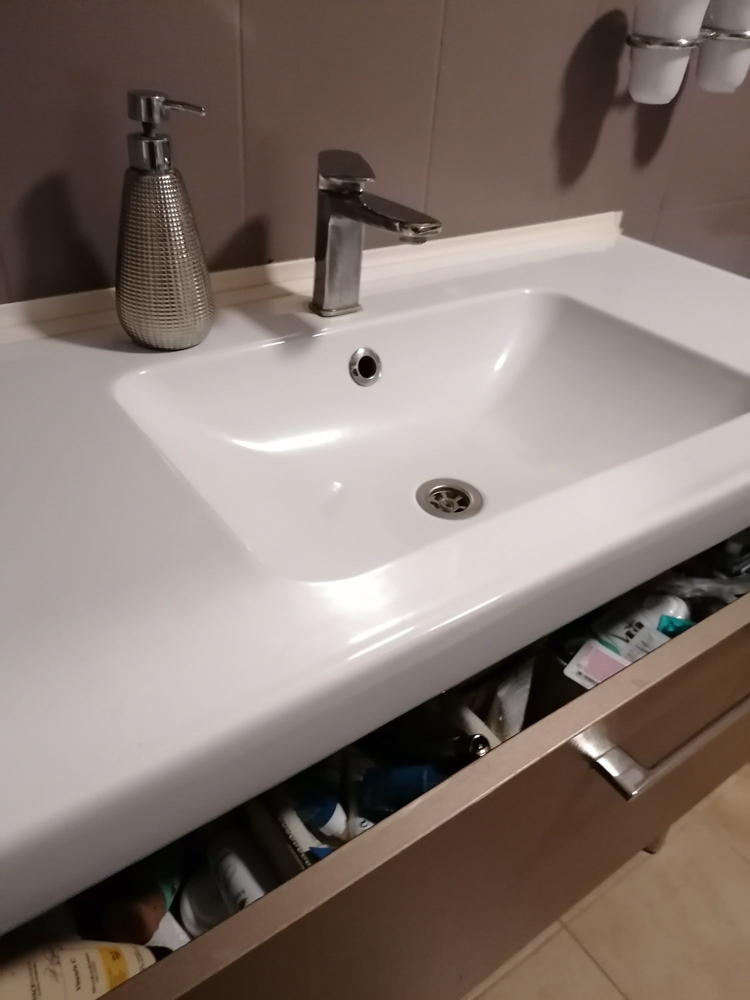 Szafka łazienkowa Ikea plus umywalka