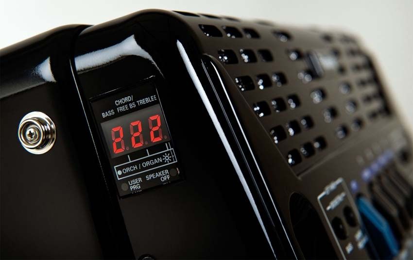 Acordeão hohner 3 voz e Roland fr1x bk 5 anos garantia