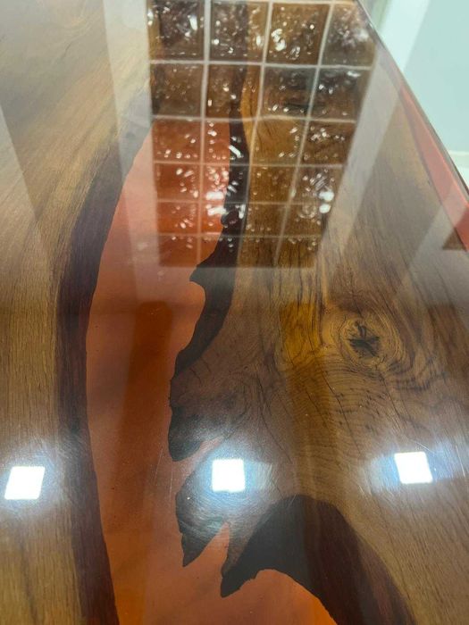 Stół dębowy z żywicy epoksydowej