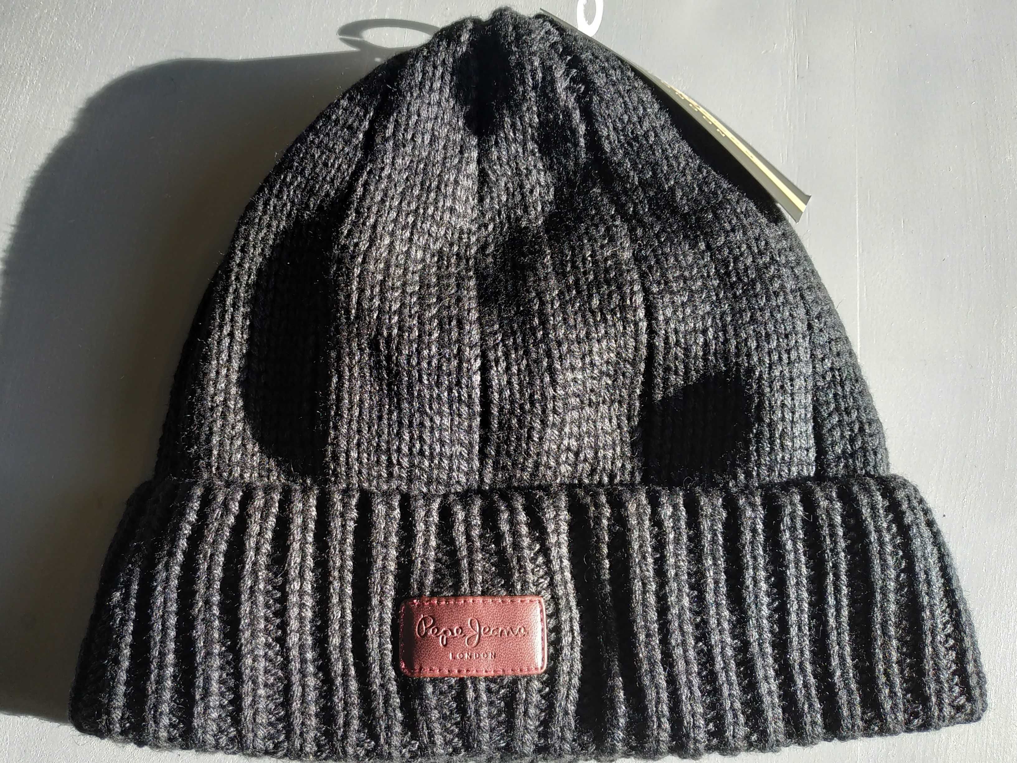 Продаж шапок .гарна ціна Bogner Bikkembergs Fila UGG Dsquared