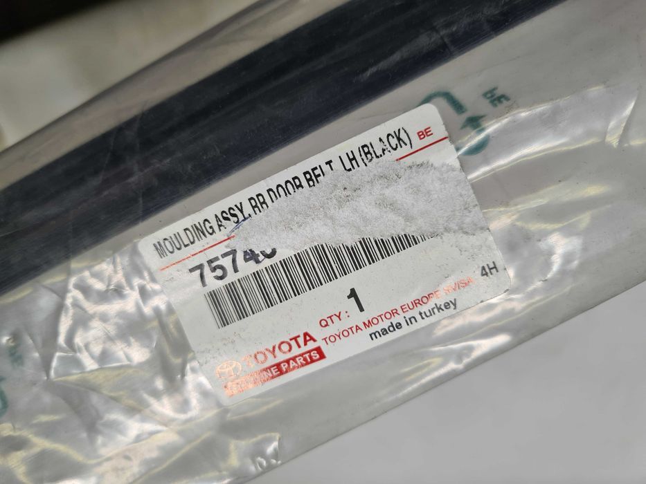 Toyota Auris II listwa zgarniająca lewy tył 12-18 NOWA