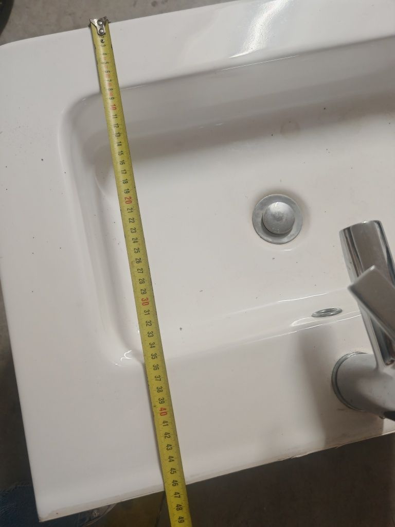 Lavatório de casa de banho com móvel de com gavetas + espelho