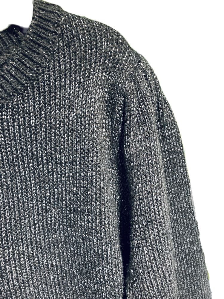 Szary sweterek ze srebrną nitką dla dziewczynki 128-134 cm